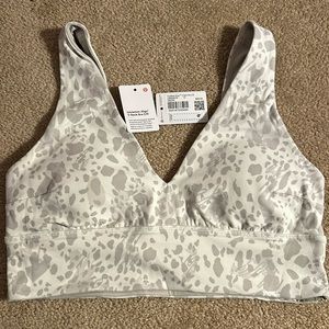 New w/tags never worn LULULEMON sports bra size 10